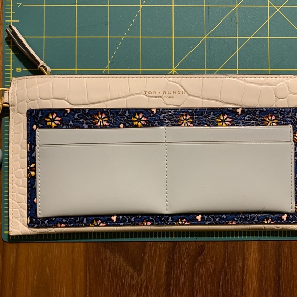 Tory Burch Cute clutch wallet -USED- - Picture 2 of 8
